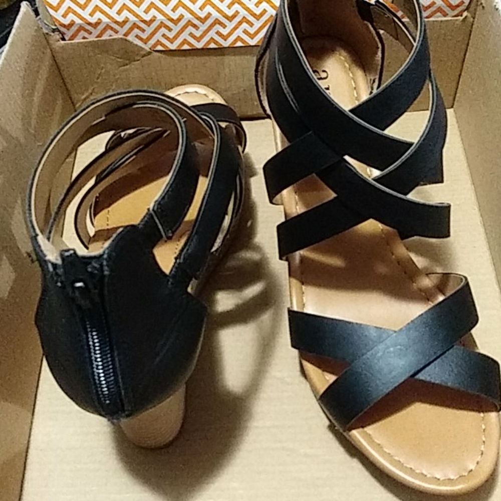 Shoes - Picture 2 of 4